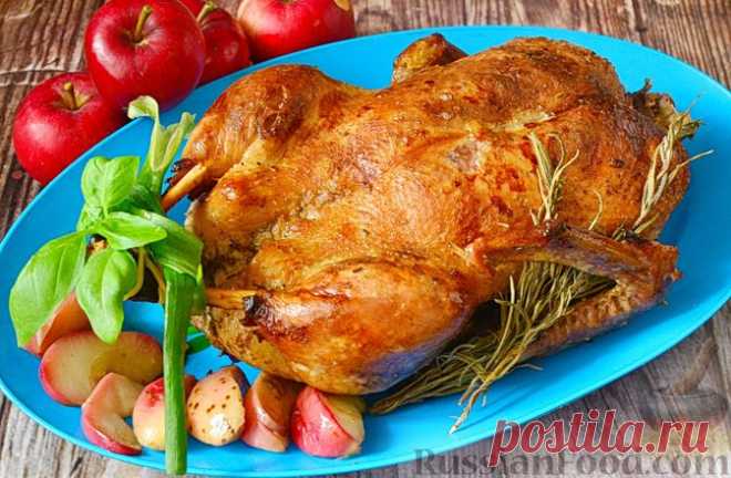 Утка запеченная, рецепты с фото на RussianFood.com: 71 рецепт запеченной утки Утка запеченная в духовке - блюдо торжественное, как бы вы ни решили запечь утку в духовке. Рецепты разнообразны, особенно популярна утка, запеченная с яблоками. Сколько запекать утку в духовке зависит от ее размера, в среднем это 45 минут на 1 кг веса птицы. Чтобы утка в процессе запекания не пересыхала, ее нужно поливать соком и жиром. Или же можно воспользоваться кулинарным рукавом, ведь утка ...
