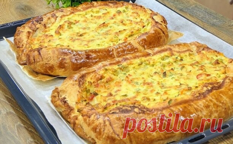 Вкусная и сочная выпечка совсем необязательно должна быть сложной.
 Один из вкуснейших вариантов пирога собирается и вовсе из простого пюре: теста здесь будет самый минимум, а в начинку можно добавить все, что найдем в холодильнике.