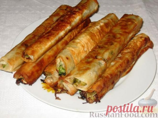 Молдавские вертуты с капустой из лаваша
На 8 вертут нам понадобится:
Лаваш армянский, тонкий, большого размера - 1 шт.
Капуста - 0,5 среднего кочана
Лук репчатый крупный - 1 шт.
Зелень петрушки и укропа - 0,5 пучка
Масло растительное - 4 ст. ложки
Соль - по вкусу
Перец черный молотый - по вкусу
Белок 1-го яйца