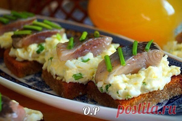 Гренки с яйцом и селёдочкой. 

Для приготовления понадобится: 

филе сельди - 200 гр 
Показать полностью…