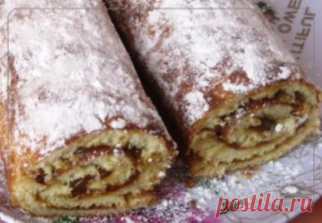 По рецепту рулет с повидлом получается пышный, нежный и очень вкусный, рецепт...