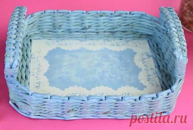 Поднос из плетеных газетных трубочек своими руками