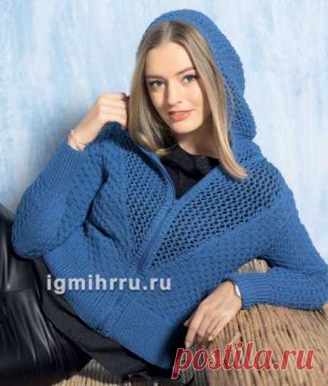 Синий жакет с капюшоном и ажурными вставками. Вязание спицами