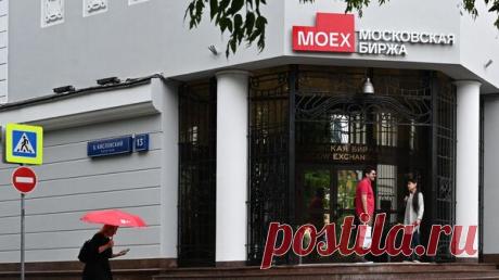 За неделю санкций против Мосбиржи объем торгов основными валютами вырос