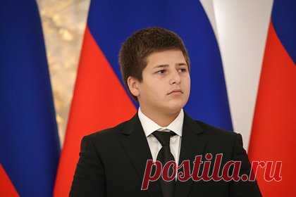У 15-летнего сына Кадырова появились очередные награды. У 15-летнего сына главы Чеченской Республики Адама Кадырова появились очередные награды. Юноша удостоился ордена «Трудовая доблесть России» и медали «За вклад в развитие Российского университета спецназа» I степени. Об этом сообщил чеченский министр Ахмед Дудаев.