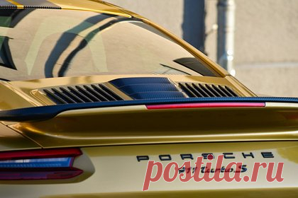 В Германии заметили украинцев на золотых Porsche