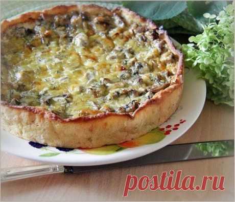 Картофельное лукошко с мясом и грибами

Это блюдо удобно тем, что в нем прекрасно сочетается мясо и гарнир.

Потребуется:
Тесто: 250 г картофеля; 200г муки;1 яйцо; 50гр. сливочного масла; соль
Начинка: 400-450 г свининой вырезки; 2 небольшие луковицы; 1 зубчик чеснока; 200 г свежих грибов (шампиньоны, лисички или белые) 200 мл. жирных сливок (20%); 1 яйцо+ 1 желток; 100 г тертого сыра; свежий укроп

Приготовление:
Картофель почистить и отварить в подсоленной воде до готовн...