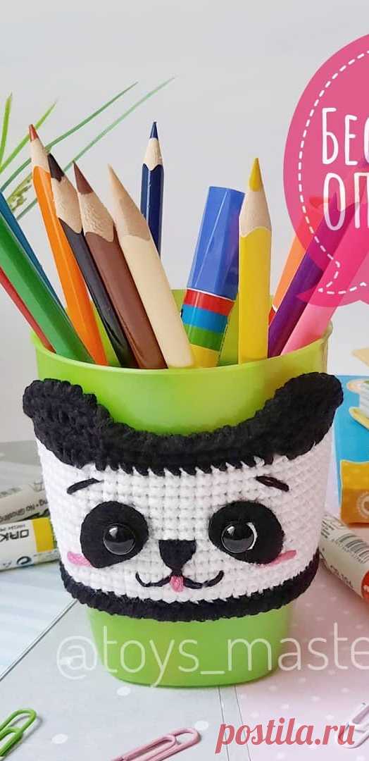 PDF Стаканчик Панда крючком. FREE crochet pattern; Аmigurumi animal patterns. Амигуруми схемы и описания на русском. Вязаные игрушки и поделки своими руками #amimore - чехол на стакан в виде панды, пандочка, медведь, медвежонок, мишка, элемент декора, украшение.