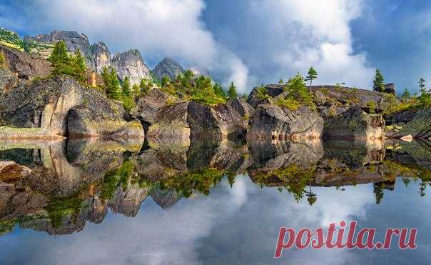 Природный парк Ергаки, Красноярский край. Автор фото – Николай Швалюк: nat-geo.ru/photo/user/308533/ Доброе утро!