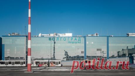 Аэропорты Волгограда и Краснодара возобновили работу. В аэропортах Волгограда и Краснодара (Пашковский) сняты ограничения на прием и выпуск самолетов. Об этом сообщает представитель "Росавиации" Артем Кореняко в своем Telegram-канале. Ограничения были установлены около пяти ...