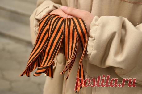 В Молдавии будут штрафовать за ношение георгиевской ленты в День Победы. В апреле 2022 года в Молдавии приняли закон, который запрещает носить георгиевские ленты и символы Z и V в публичных местах.