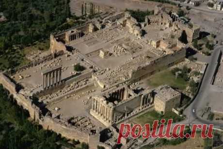 Baalbek, known as “The Landing Place” to ancient Sumerians. Megalithic ruins from 7,000 B.C. Baalbek (Arabic: ??????) is a town in the Bekaa Valley of Lebanon, altitude 1,170 metres (3,840 ft), situated east of the Litani River. It is famous for its exquisitely detailed yet monumentally scaled temple ruins of the Roman period, when Baalbek, then known as Heliopolis, was one of the largest sanctuaries in the Empire. It is Lebanon’s greatest Roman... |  Найдено на сайте coolinterestingstuff.com.