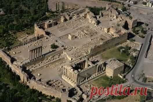 Baalbek, known as “The Landing Place” to ancient Sumerians. Megalithic ruins from 7,000 B.C. Baalbek (Arabic: ??????) is a town in the Bekaa Valley of Lebanon, altitude 1,170 metres (3,840 ft), situated east of the Litani River. It is famous for its exquisitely detailed yet monumentally scaled temple ruins of the Roman period, when Baalbek, then known as Heliopolis, was one of the largest sanctuaries in the Empire. It is Lebanon’s greatest Roman... |  Найдено на сайте coolinterestingstuff.com.