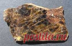 Vermiculite: mineral information and data || Photos of Vermiculite (29) || Classification of Vermiculite || Chemical Properties of Vermiculite || Crystallography of Vermiculite || Internet Links for Vermiculite || Collection of vermiculite from around the world...﻿