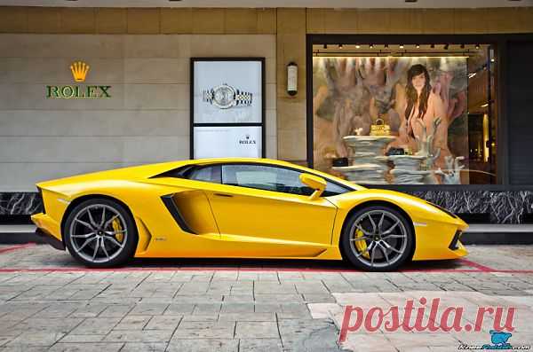 Yellow Lamborghini Aventador.