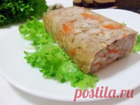 Вкусный и питательный куриный рулет в желе, который не потребует от вас для своего приготовления много усилий.