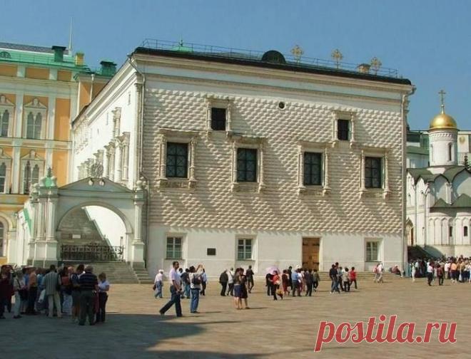 Грановитая палата Московского Кремля - одно из самых древних гражданских зданий в Москве.