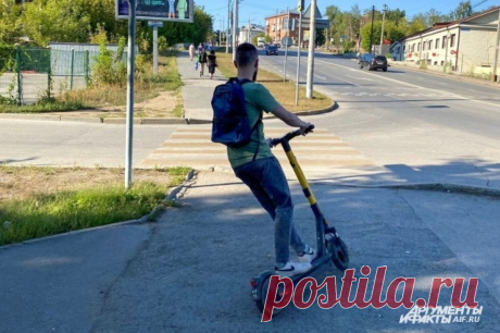 В центре Сочи появились знаки, запрещающие езду на электросамокатах. Мониторинговые группы продолжат работу по установке знаков.
