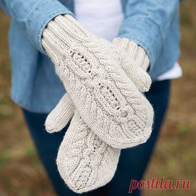 TRAIPSE MITTENS by Emily Ringelman