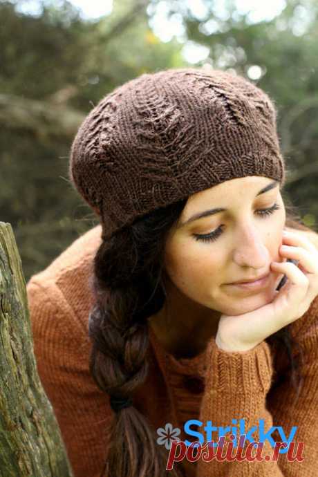 БЕРЕТ ОТ ALANA DAKOS, ВЯЗАНЫЙ УЗОРОМ «ПАПОРОТНИК», ВКРУГОВУЮ СПИЦАМИ