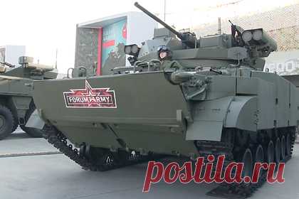 На «Армии-2022» показали новую БМП с «Эпохой». На форуме «Армия-2022» представили новую боевую машину пехоты Б-19 с необитаемым боевым модулем «Эпоха». В арсенал машины входит автоматическая пушка, пулеметы и ракетные комплексы. БМП получила систему управления огнем, которая обеспечивает гибкость применения вооружения.