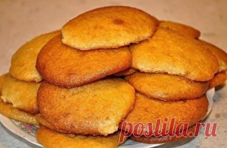 Печенье на завтрак с кофе - Тает во рту! Печенье на завтрак с кофе - Тает во рту! 

Зачем покупать магазинное печенье, когда очень быстро можно приготовить их самому. Любой хозяюшке будет несложно испечь к любимому кофе на завтрак буквально за 10-15 минут. Рекомендую!

250 гр. майонеза, 
1 яйцо, 
0,5 стак. сахара, 
1 стак. муки, 
1 ч.л. ванильного сахара или лимонной цедры, 
1/3 ч.л. соды. 

Приготовление:
Яйца взбить с сахаром + майонез, муку и соду. Получится тесто как н...