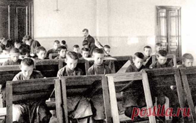 Темы для сочинений в царской России. ЕГЭ тихо курит в сторонке А вы бы смогли написать сочинение хотя бы на одну из этих тем?