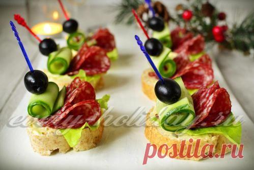 Канапе с колбасой на шпажках: рецепт с фото