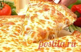 Сырная пицца – праздник вкуса
Этот вид пиццы, пожалуй, самый любимый. Горячий тянущийся сыр, нежное домашнее тесто. Готовится очень просто и быстро. Рецепт тут