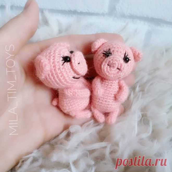 PDF Карманная свинка крючком. FREE crochet pattern; Аmigurumi animal patterns. Амигуруми схемы и описания на русском. Вязаные игрушки и поделки своими руками #amimore - маленькая свинка, поросёнок, свинья, поросенок.
