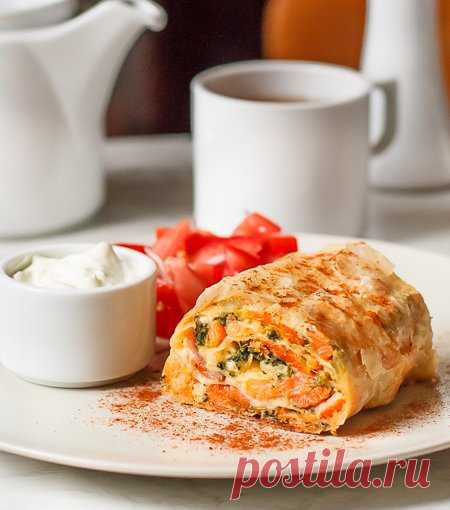 Рецепт штруделя с лососем и шпинатом на Вкусном Блоге