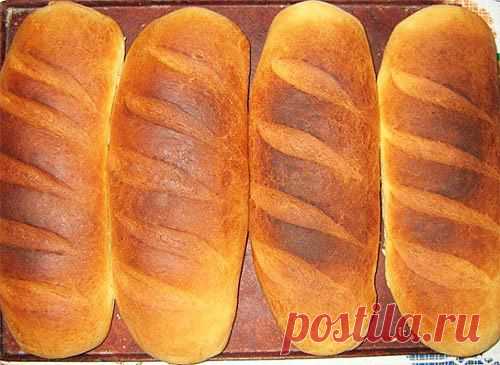 Домашние батоны. Испечь домашний батон очень просто. Полагаю с этим рецептом справится даже самая не опытная хозяйка. Смотрите рецепт здесь http://zapekan-ka.ru/domashnie-batony/