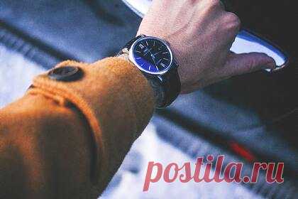 Названы причины любви некоторых женщин к «папикам». Некоторые женщины намеренно ищут богатых ухажеров из-за предательства бывших партнеров и неверия в свои финансовые возможности, заявила психолог Татьяна Журавлева. Кроме того, добавила она, на подобный выбор партнера влияют окружение и доступная информация, нормализующая такие отношения.