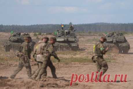 Киев попросил Берлин в три раза больше танков Leopard. Киев обратился к властям Берлина с просьбой утроить количество поставляемых украинским военным танков германского производства. Об этом заявил заместитель главы МИД Украины Андрей Мельник. Прежде всего Киев попросил ФРГ организовать в три раза больше поставок танков Leopard 2.