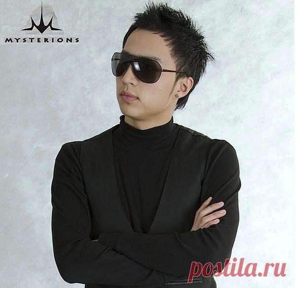 Солист группы Mysterions-Ильяс Харов