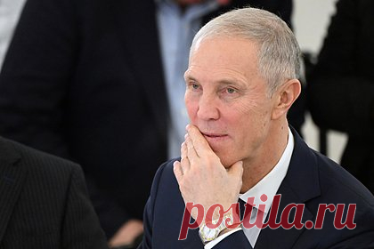 Сальдо охарактеризовал обстановку под Херсоном как напряженную. Обстановка на линии фронта под Херсоном напряженная, российские подразделения ведут контрбатарейную борьбу с артиллеристами ВСУ, которые постоянно ведут огонь с правой стороны Днепра. Об этом заявил врио главы Херсонской области Сальдо. Ранее он заявил, что в Киеве понимают, что скоро оставят город.