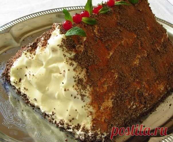 Торт Монастырская изба 
Ингредиенты:Тесто: 3,5 стакана муки (может понадобиться чуть больше или чуть меньше) - просеять 200 гр сливочного масла комнатной температуры 200 гр сметаны 20-% жирности 4 ст.л. сахара 1/2 ч.л. соды лимонный сок (или уксус) щепотка...