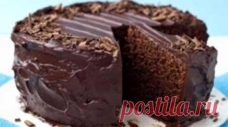 Супер-влажный шоколадный пирог на воде (без яиц). Готовить не сложно, а вкус порадует! Оригинальный, мягкий, влажный, шоколадный пирог без яиц с ароматом ванили легко приготовить с помощью нашего рецепта.