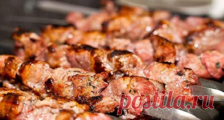 3 секрета мягкого мяса на шашлык за полчаса!

1. Рецепт весьма прост:
на 2 кг мяса - 1 большой киви или 2 маленьких.
Спелые разминаем руками и перемешиваем с мясом,а твёрдые киви режем на мелкие кусочки тоже перемешиваем с мясом. Специи и лук - как обычно любите.мясо всегда становилось мягким всего за полчаса!

2. Еще один "секрет" когда начинаешь "жарить" мясо... сначала мяско на шампуре (или на сетке) запечатать огнем, т.е. на открытом огне немного подержать, буквально н...