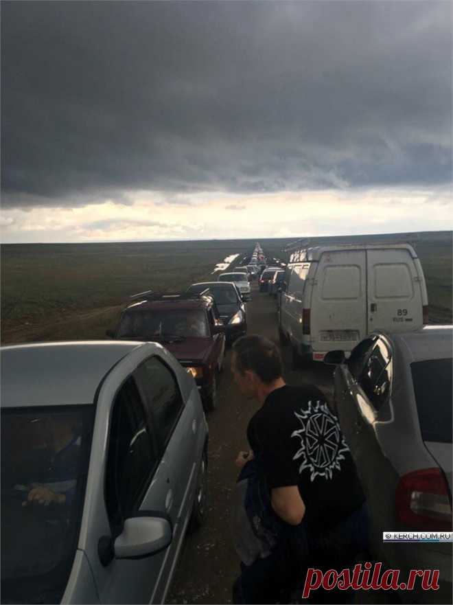 В районе поворота на Чауду многокилометровые пробки, ливень и торнадо