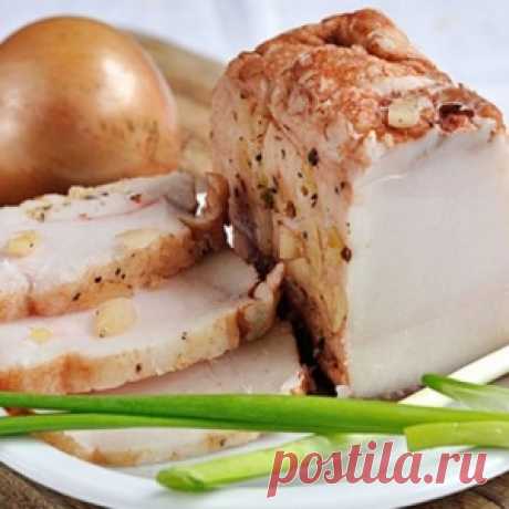 САЛО, СВАРЕННОЕ В ЛУКОВОЙ ШЕЛУХЕ
