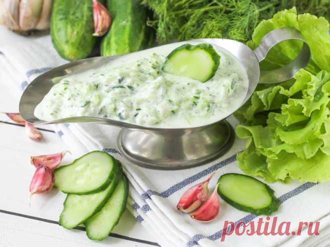 Огуречный соус рецепт с фото 
Огуречный соус – вкусное и полезное дополнение к домашнему обеду, ужину, пикнику. Его несложно приготовить в домашних условиях, если в вашем холодильнике есть необходимый набор продуктов.Блюдо отличн…
