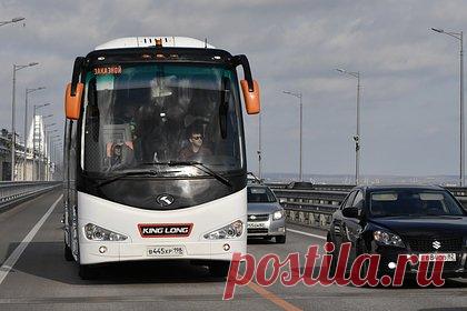 Продажу билетов на автобус из Ростова-на-Дону в Крым приостановили. Продажа билетов на автобусы из Ростова-на-Дону в Крым приостановлена после чрезвычайного происшествия на Крымском мосту. Об этом РИА Новости заявил представитель Минтранса Ростовской области. Собеседник агентства подчеркнул, что она будет возобновлена после утверждения новой логистики.