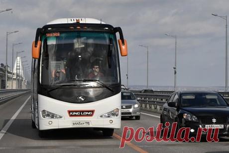 Продажу билетов на автобус из Ростова-на-Дону в Крым приостановили. Продажа билетов на автобусы из Ростова-на-Дону в Крым приостановлена после чрезвычайного происшествия на Крымском мосту. Об этом РИА Новости заявил представитель Минтранса Ростовской области. Собеседник агентства подчеркнул, что она будет возобновлена после утверждения новой логистики.