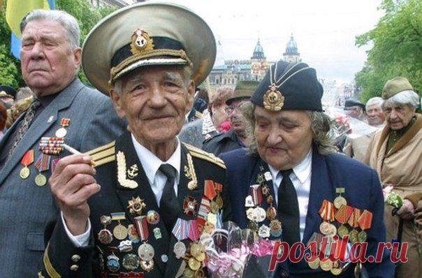 ФЛЭШМОБ - МЫ-ЕДИНЫ!
Интернет флэшмоб – задуман с целью объединить не безразличных людей, любой страны, вероисповедания, национальности. Наш флэшмоб приурочен к празднику 9 мая – День победы. От каждого человека зависит, в каких условиях мы живем, и нам очень хочется показать всем, что мы едины, и мы дружны!!! Это мероприятие посвящается великому празднику Дню Победы!!!