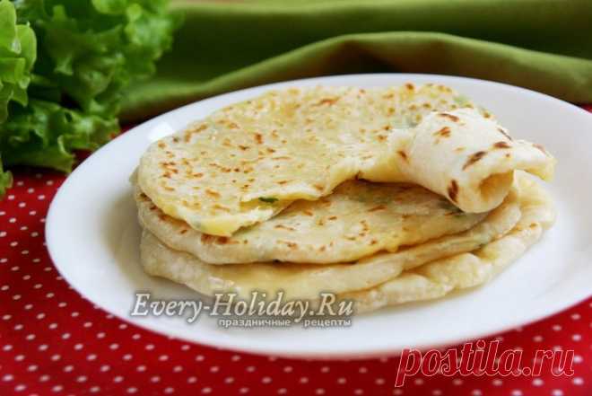Сырные лепёшки на кефире на сковороде.