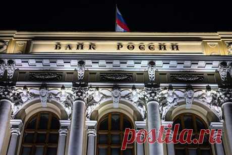 На Банк России подали в суд из-за действий 24 февраля 2022 года. Группа из 16 частных инвесторов подала на Центробанк в суд. Истцы требует признать недействительными предписания Банка России на остановку торгов на Московской бирже в 07:52 мск 24 февраля 2022 года и на возобновление торгов в 09:50 мск, а также признать незаконным бездействие ЦБ.