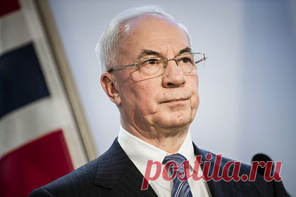 Экс-премьер Украины заявил о сотнях прибывших в страну «мини-Чернобылях». Бывший премьер-министр Украины Николай Азаров назвал лицемерами тех, кто 26 апреля написал о катастрофе на Чернобыльской АЭС, но умолчал о передаче Лондоном снарядов с обедненным ураном Киеву. «Сотни мини-Чернобылей спокойно прибыли на Украину, и никто не высказался против», — отметил он.
