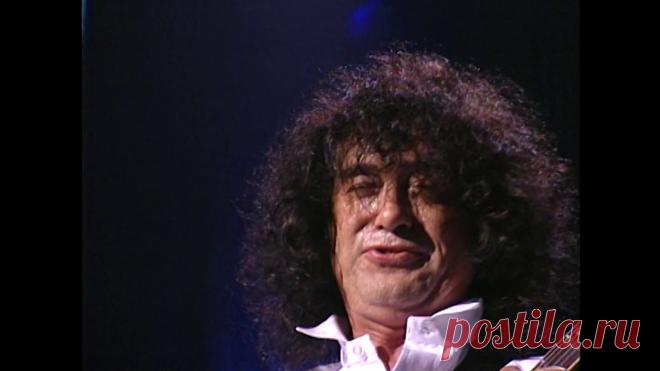 Led Zeppelin and Aerosmith perform at the 1995 Rock & Roll Hall of Fame Induction Ceremony Members of Led Zeppelin and Aerosmith perform 