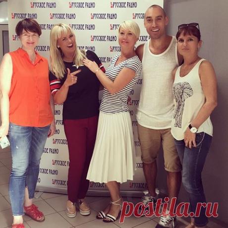 Анна Семенович сделала челку и стала неузнаваема | Woman.ru